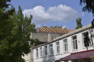 У гимназии №77 в Крикова будет новая крыша