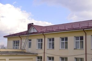 Acoperișul a două școli din Cricova, reparat cu susținerea financiară a Primăriei Chișinău