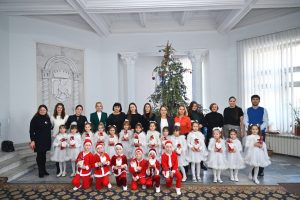 Magia sărbătorilor de iarnă la Primăria Chișinău, creată de preșcolarii de la Grădinița din Sîngera