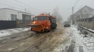 Primăria Chișinău ajută suburbiile în eforturile de lichidare a poleiului format pe străzile locale