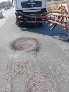 Pe drumurile de acces către suburbiile Budești și Colonița au început lucrările de reparație la nivelul carosabilului