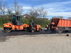 Continuă lucrările la drumul de acces L 455 spre suburbiile Budești, Tohatin, Cruzești, Colonița și Vadul lui Vodă