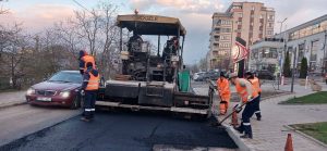 Durlești: echipele ”Exdrupo” desfășoară lucrări de reabilitare pe cele mai aglomerate străzi din suburbie