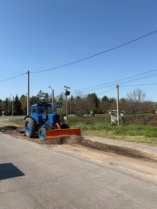 Drumul de acces spre comuna Cruzești, care asigură și intrarea în cartierul nou al satului Budești, în reparații