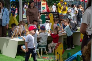 Family Fest pe plajă, la a doua ediție, copiii alături de părinți și bunei au avut parte de multă distracție și voie bună – FOTOREPORTAJ
