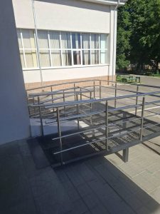 Primăria Chișinău angajată pentru a construi un mediu prietenos persoanelor cu nevoi speciale, la Complexul Educațional din Cruzești a fost construită o rampă de acces