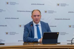 Ion Ceban: chișinăuienii trebuie să se expună la referendum dacă Guvernul trebuie să ia în gestiunea sa școlile din capitală și suburbii, și dacă granițele municipiului trebuie să se extindă