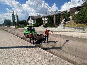Primăria Chișinău execută lucrări de reparație pe mai multe străzi locale din suburbii