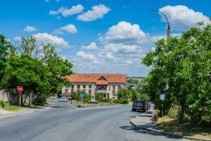 Primăria Chișinău investește în suburbii: drumurile strategice din Colonița, reparate capital pentru prima dată de la darea în exploatare